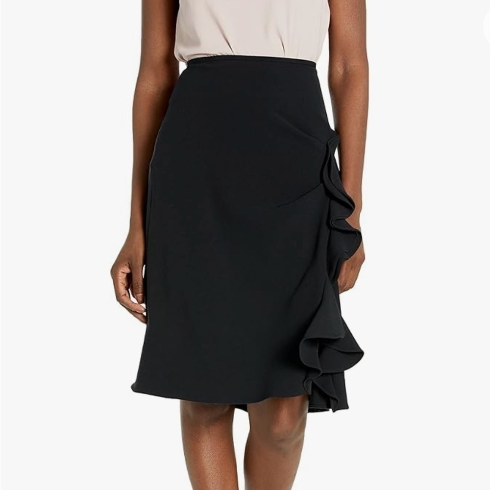 DKNY Beautiful, elegant skirt, 93% silk 7% spandex